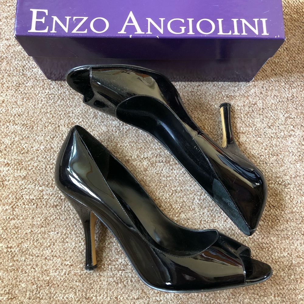 Black patent leather peep toe pumps